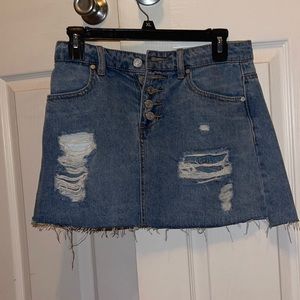 Super cute ripped button skirt